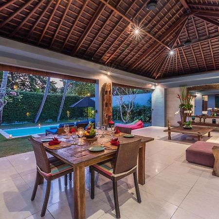 Kembali Villas Seminyak Esterno foto